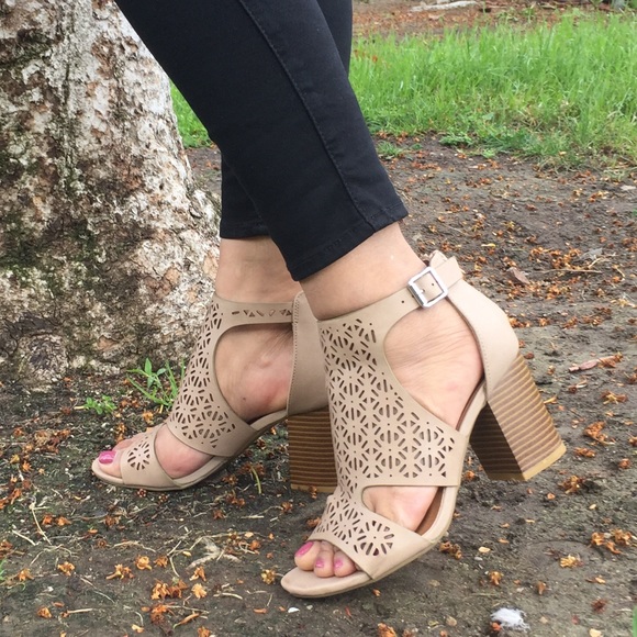 Taupe Low Cut stacked CHUNKY HEEL - Picture 2 of 8